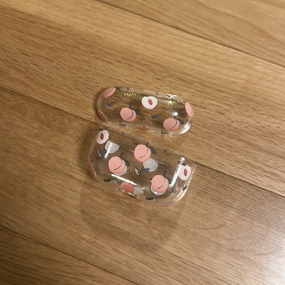 Apple AirPod pro peach case protector - Picture 2 of 4